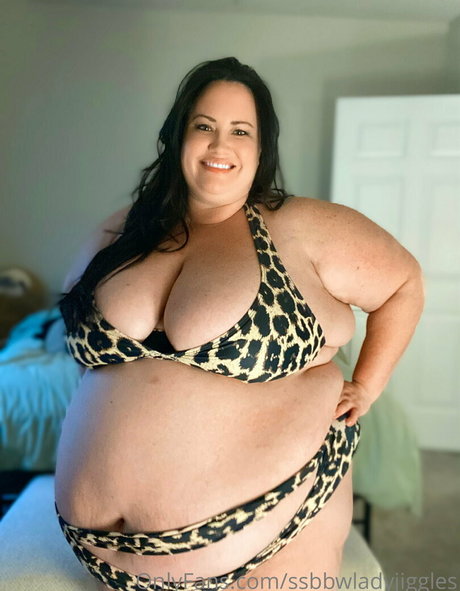 ssbbwladyjiggles high quality model img