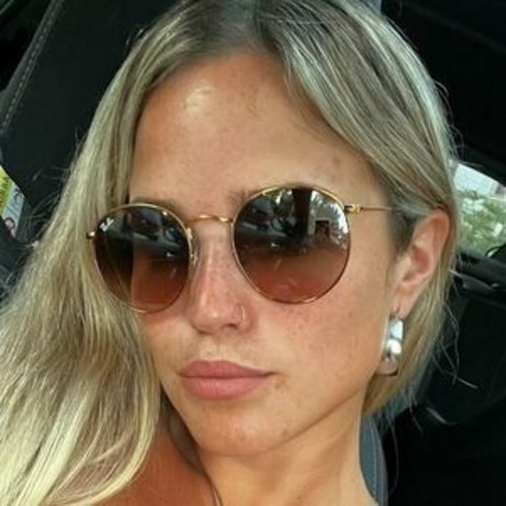 guadilaiz model exclusive gallery