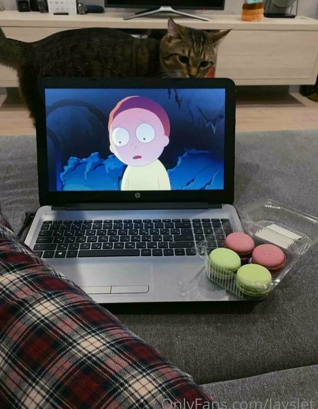 layslet model free pics