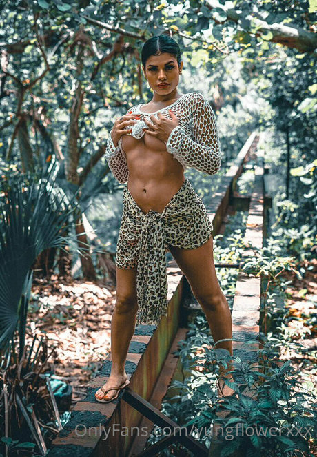 yungflowerxxx model adult image