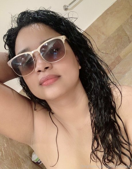 giamonroexo model hot pic