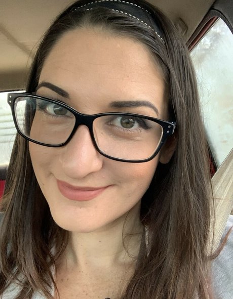 princess poppy model nude photos