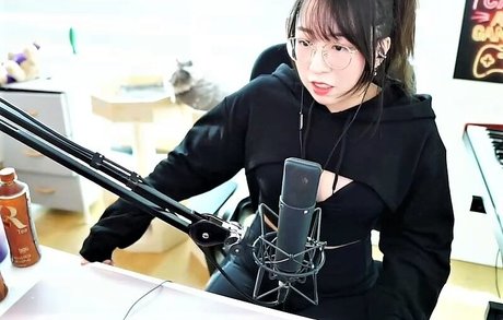 lolnatsumiii sexy model images