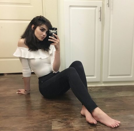 autumngravesz art model img