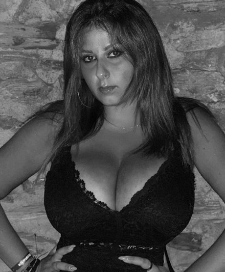 Jolanda Tummolillo pornstar nude picture