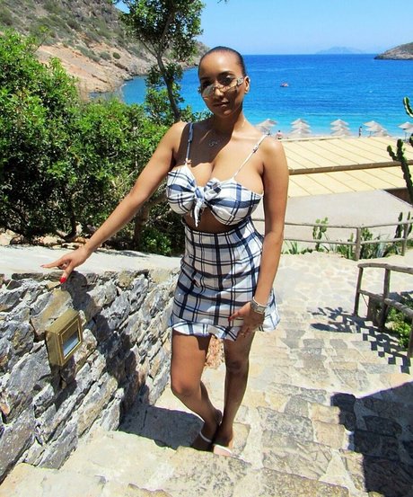 ShayLiving nice model pic