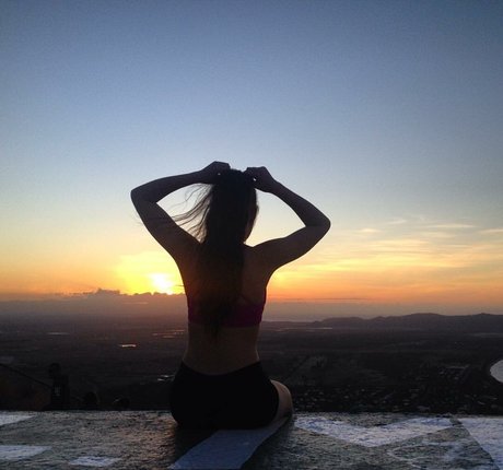 Molly Shield naked model picture