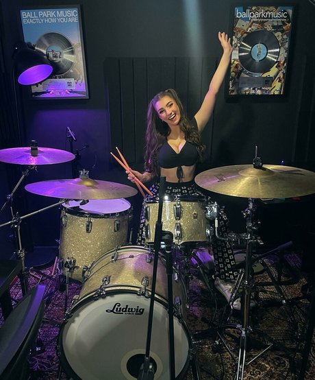 Molly Shield model naked pics