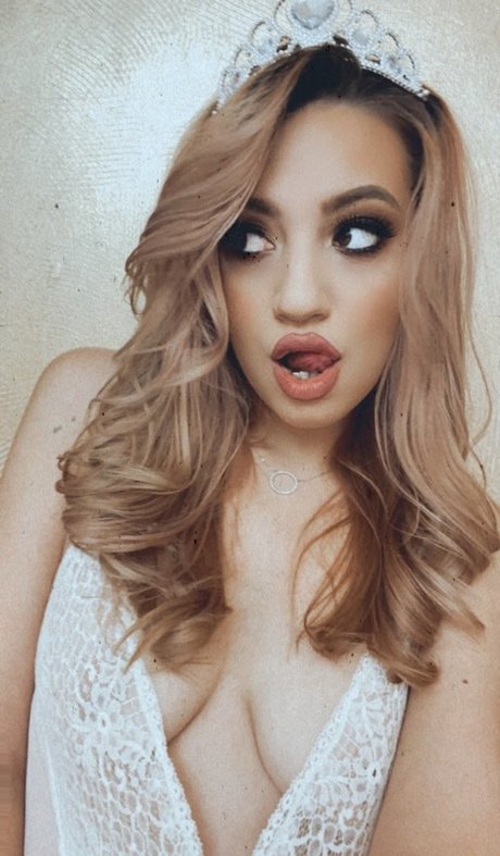 Lady a perfect pornstar img