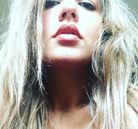 skinny ebony teen onlyfans free naked gallery