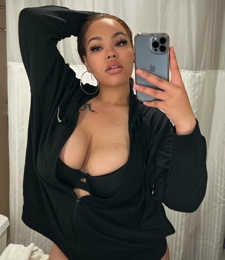 Teeee model free pics