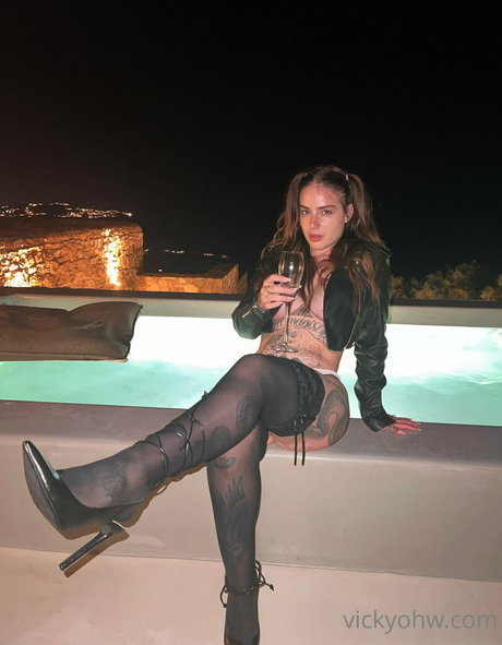 vickyohw pornographic model photos