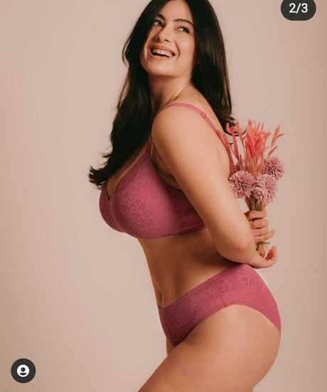 Paola Torrente model pretty archive