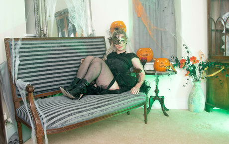 Elle Hunter erotic model images