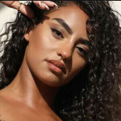 Erikahmarie model high quality images