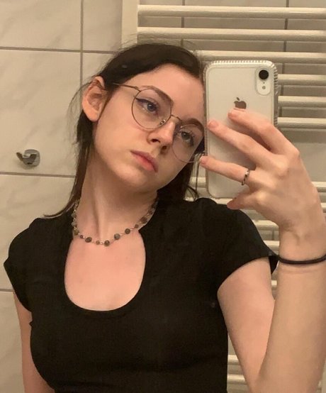 Rosiemx x beautiful model pics