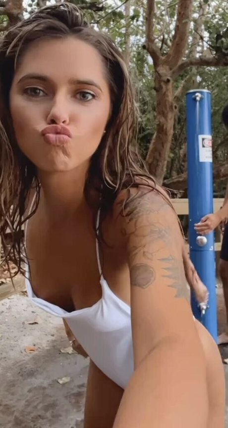 thatpineapplegirl free actress gallery