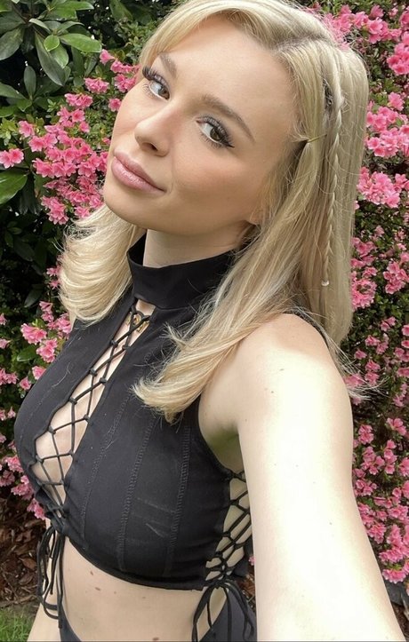 Martina Eliza naked pornstar images