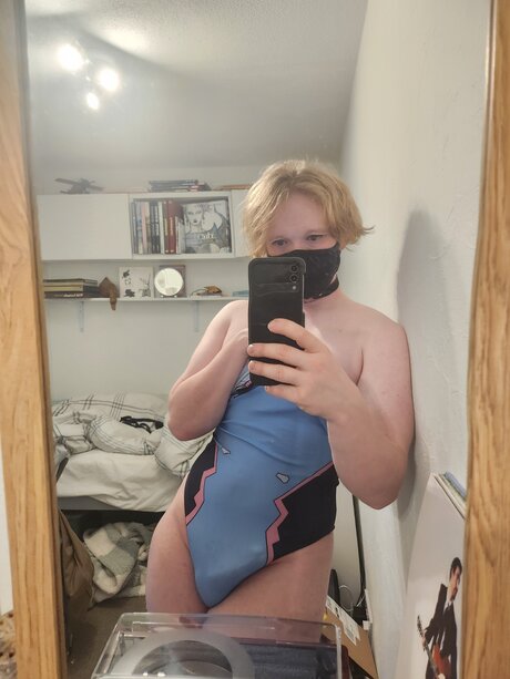 peachiefemboy sexy model archive