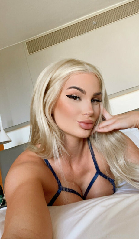 Haley Cure pornographic model pics