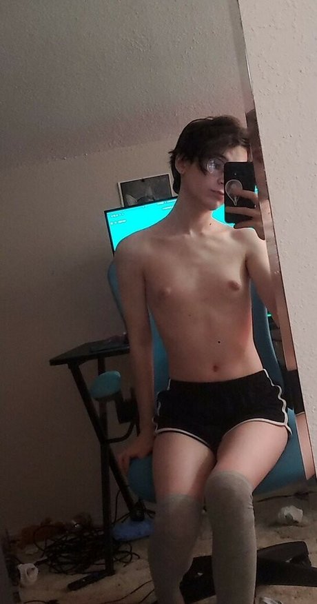 Bellafwee model naked pics