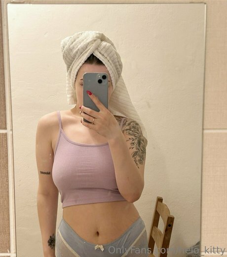 helo kitty pornographic model img