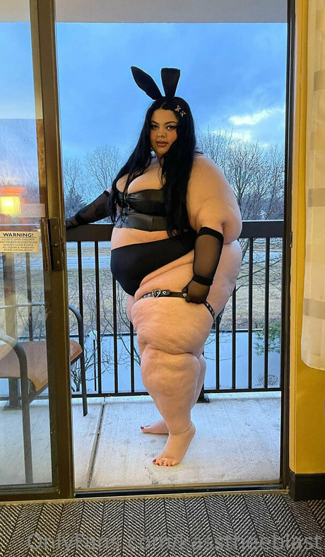 kasstheeblast nude actress pic