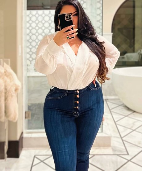 Mizuki Brown nude pornstar galleries