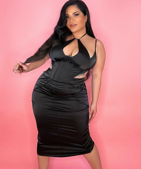 Mizuki Brown nude pornstar pics