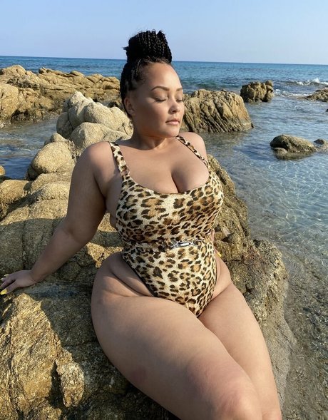 Natalie E Wade naked actress picture