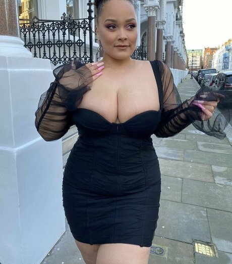 Natalie E Wade Profile pic