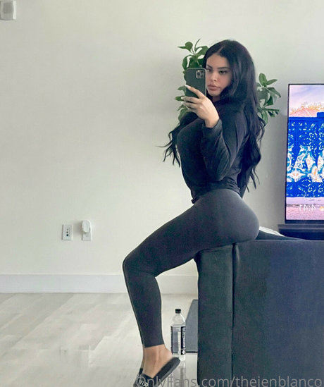 lesbian kissing onlyfans sexy xxx gallery