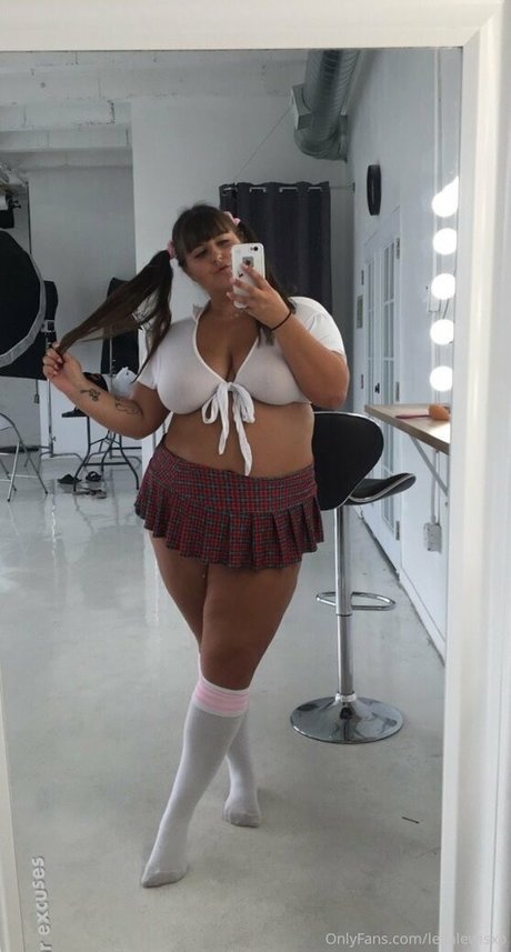 freeleila nice actress image