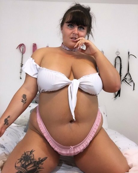 freeleila star erotic photo