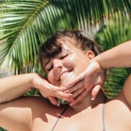 freeleila naked model photo