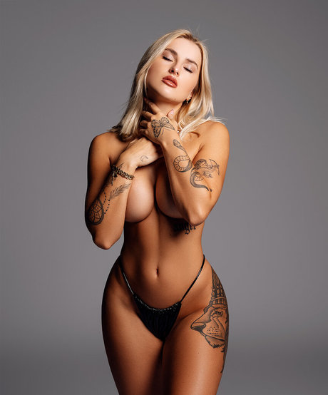 tattooed shemale onlyfans beautiful xxx pic