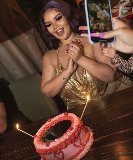 Curvyexoticaa pornstar pretty gallery