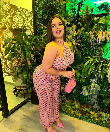 Curvyexoticaa xxx star picture