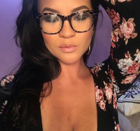 Toni Salina Chee Young nude model pictures