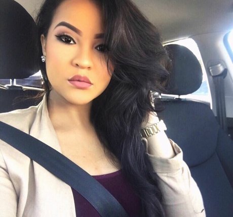 Toni Salina Chee Young star hot pictures