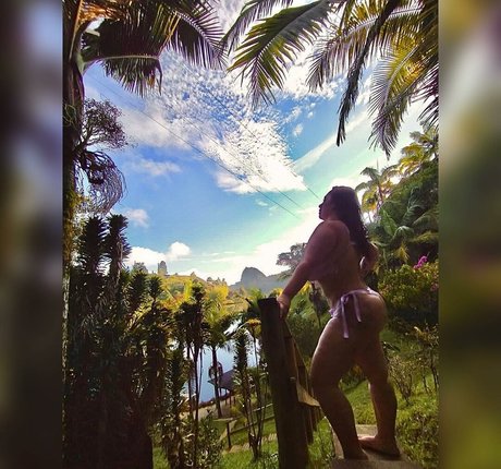 Blaalz nude actress img