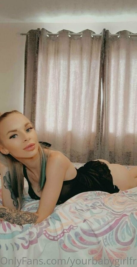 cousinskissing exclusive actress galleries