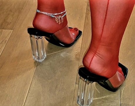 pretty littletoes22 pornstar hot image