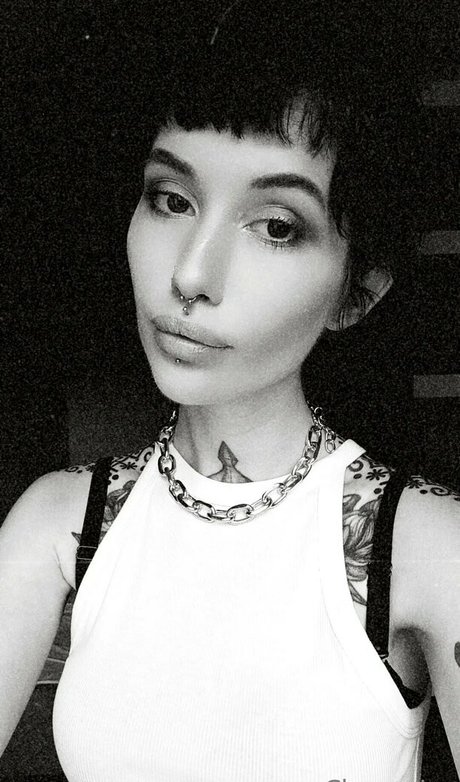 chantaise sexy actress images