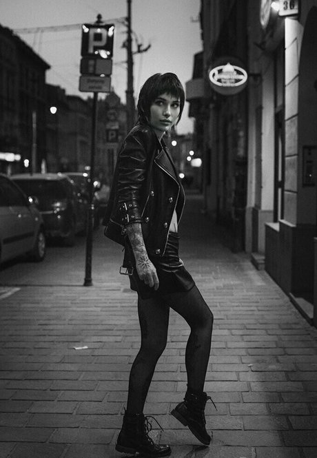 chantaise art model pic