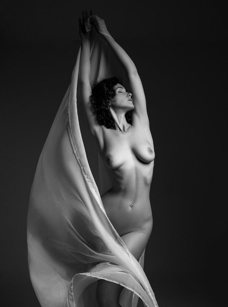 Tim Redu star erotic picture