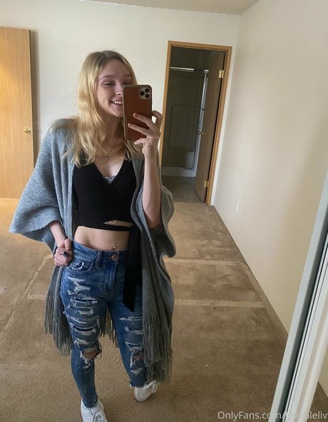 lovableliv naked actress pics