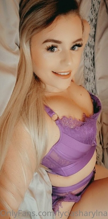 lyciasharylnaughtystyle model picture