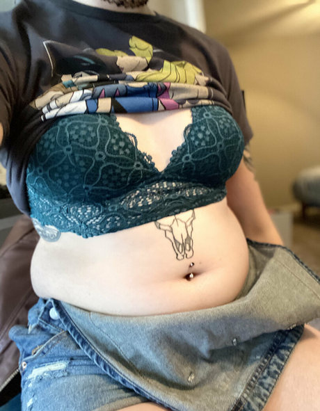 bigbellybenni nude actress pic