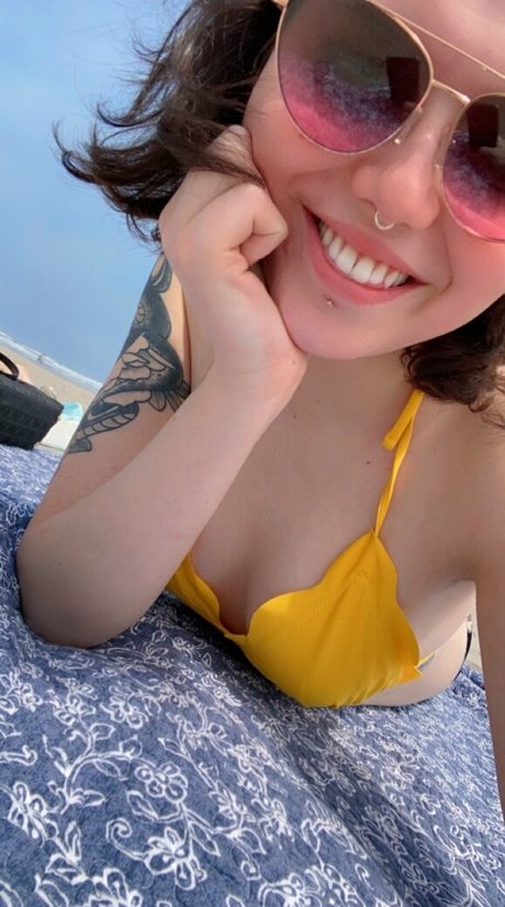 bigbellybenni beautiful actress galleries